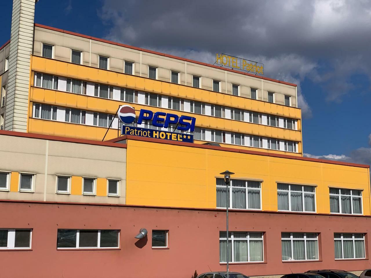 Hotel Patriot Вранов-над-Топльоу Екстер'єр фото
